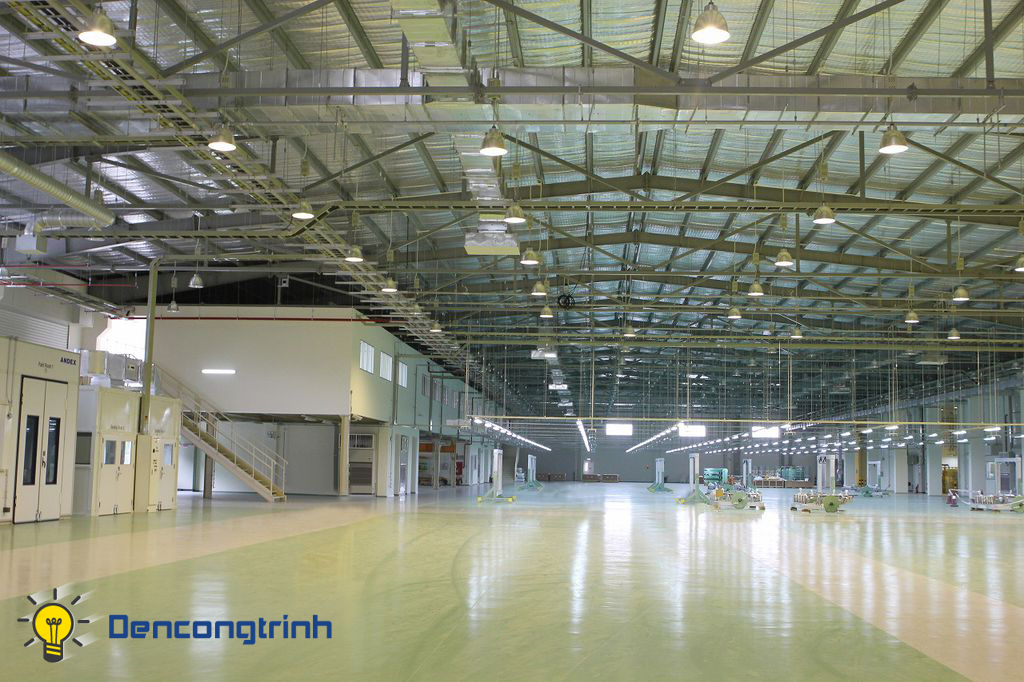 Lắp đặt đèn led tại một xưởng sản xuất