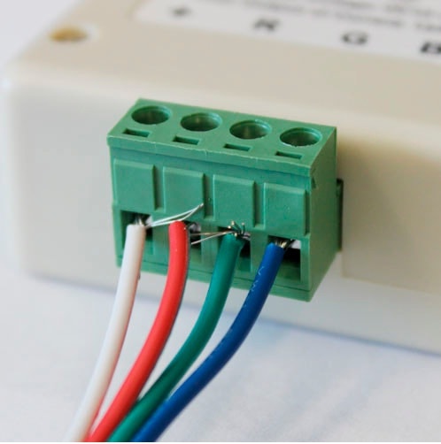 Các dây dẫn bị đứt hoặc chống chéo