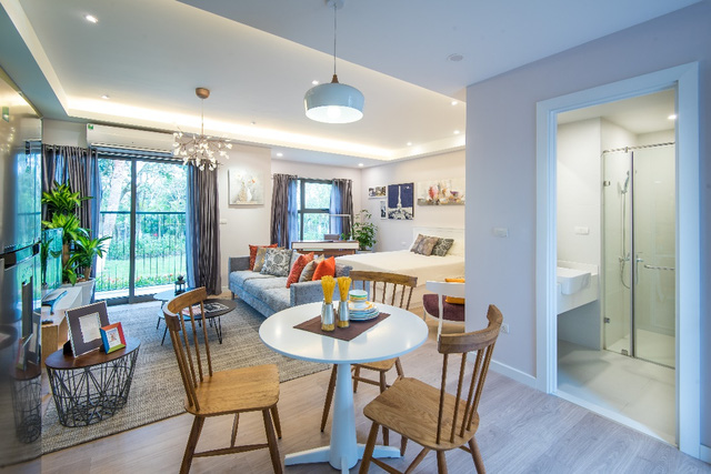 Cách bố trí nội thất kết hợp đèn thả trang trí nghệ thuật cho căn hộ 45 m2