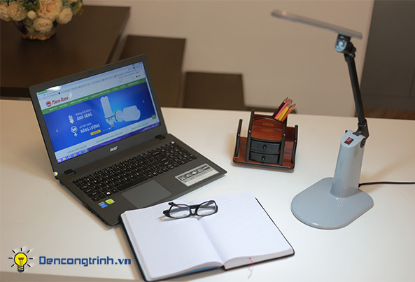 Cách chọn đèn bàn bảo vệ thị lực chống cận