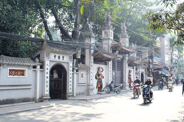 Mua đất gần chùa có tốt không ? Cách hóa giải khi mua nhà gần chùa miếu