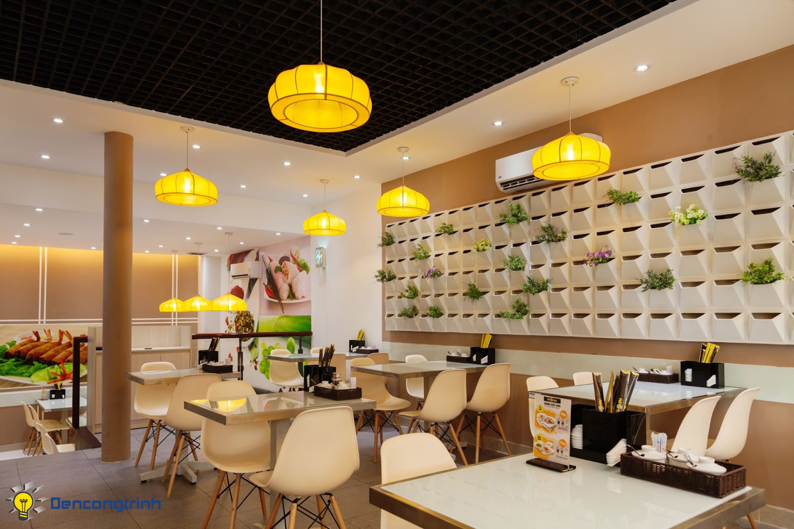 Hướng dẫn trang trí đèn thả kết hợp với đồ nội thất cho các quán ăn